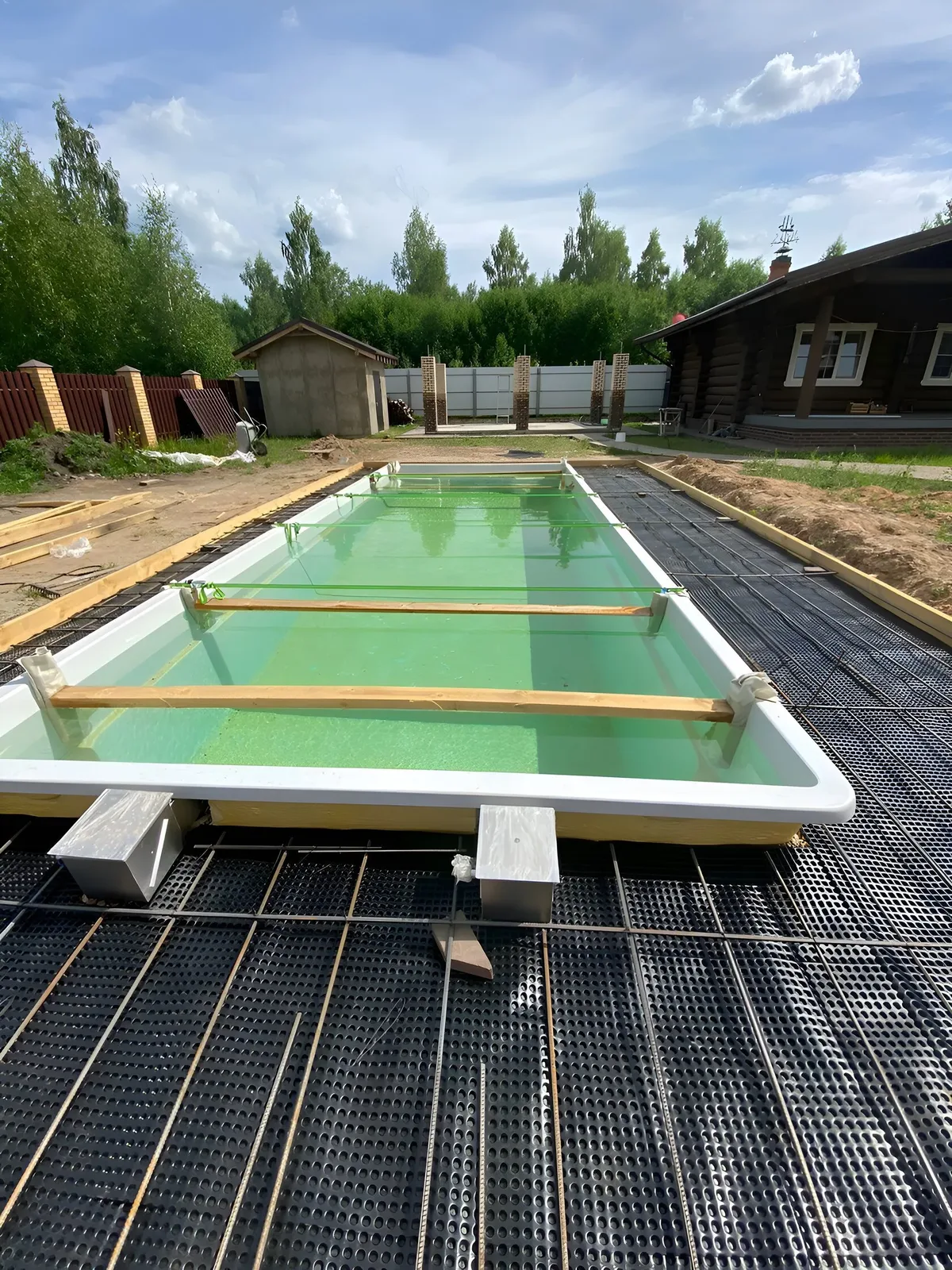 Laguna 9 — вечернее освещение в Сургуте